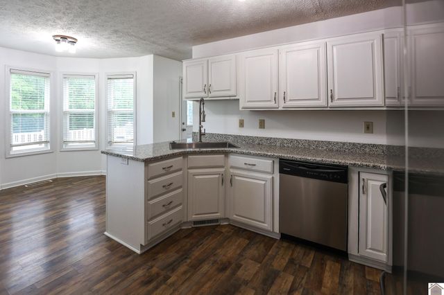 5200 Jewell Ln, Paducah, KY 42001