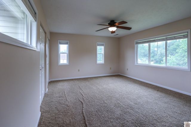 5200 Jewell Ln, Paducah, KY 42001