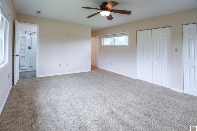 5200 Jewell Ln, Paducah, KY 42001