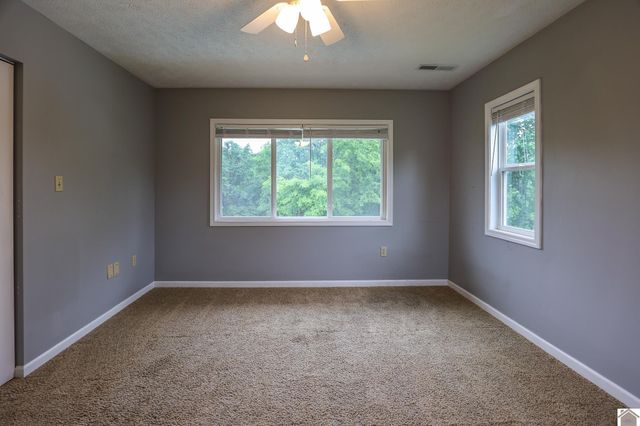 5200 Jewell Ln, Paducah, KY 42001