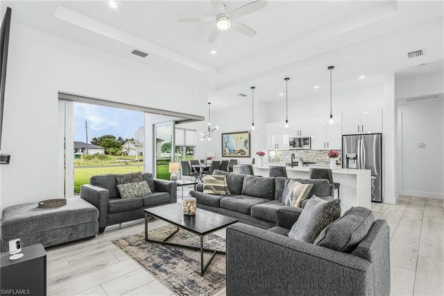 300 Chiquita BLVD N, Cape Coral, FL 33993
