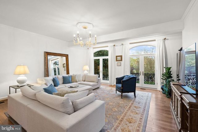 4613 CHARLESTON TER NW, Washington, DC 20007