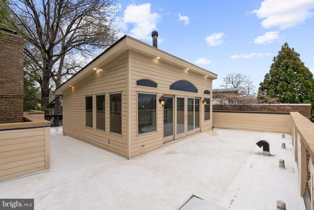 4613 CHARLESTON TER NW, Washington, DC 20007