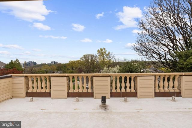 4613 CHARLESTON TER NW, Washington, DC 20007