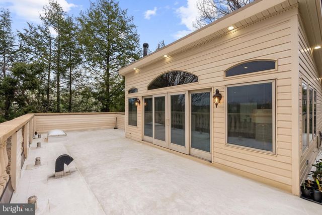 4613 CHARLESTON TER NW, Washington, DC 20007