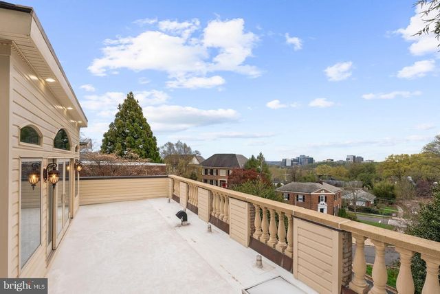 4613 CHARLESTON TER NW, Washington, DC 20007