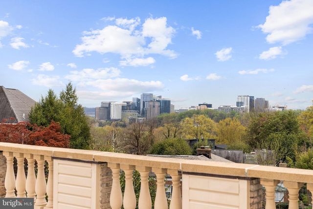 4613 CHARLESTON TER NW, Washington, DC 20007