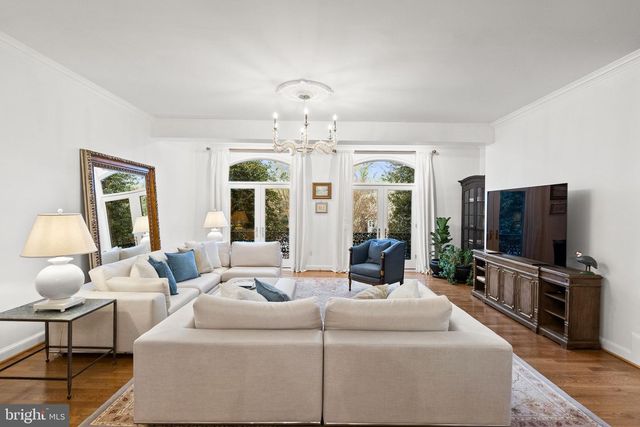 4613 CHARLESTON TER NW, Washington, DC 20007