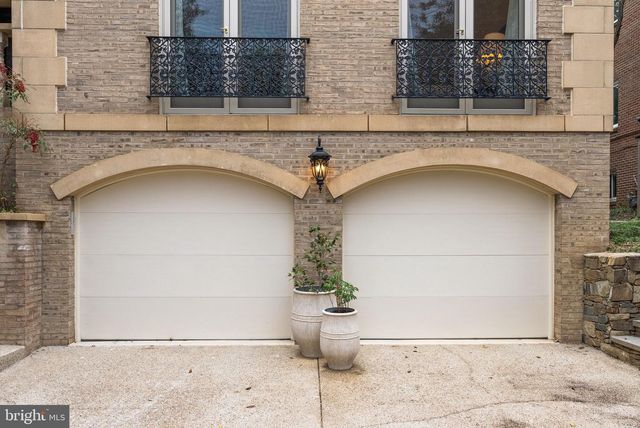 4613 CHARLESTON TER NW, Washington, DC 20007