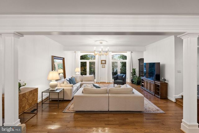 4613 CHARLESTON TER NW, Washington, DC 20007