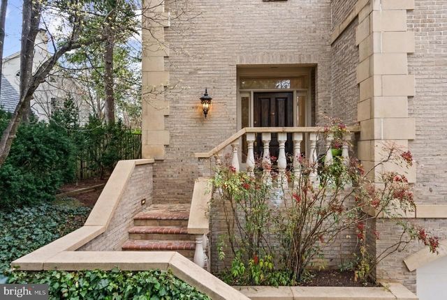 4613 CHARLESTON TER NW, Washington, DC 20007