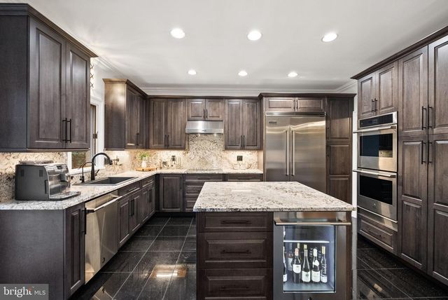 4613 CHARLESTON TER NW, Washington, DC 20007