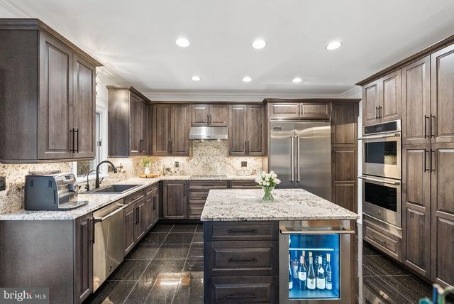 4613 CHARLESTON TER NW, Washington, DC 20007