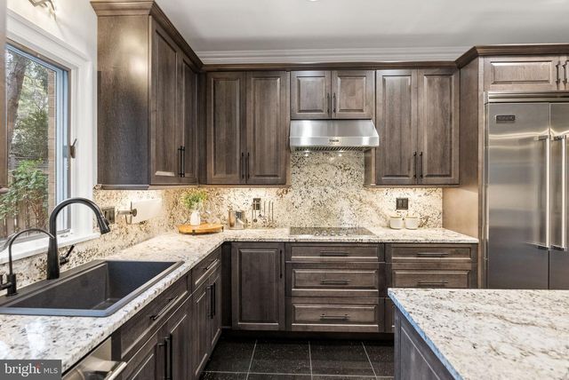 4613 CHARLESTON TER NW, Washington, DC 20007