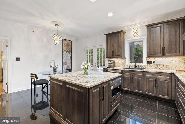 4613 CHARLESTON TER NW, Washington, DC 20007