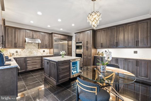 4613 CHARLESTON TER NW, Washington, DC 20007