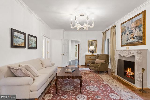 4613 CHARLESTON TER NW, Washington, DC 20007