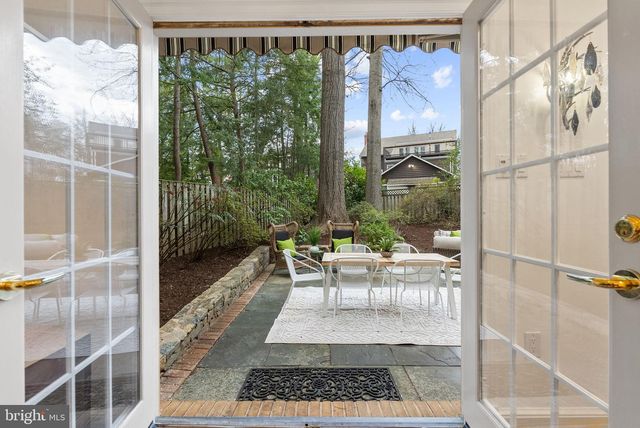 4613 CHARLESTON TER NW, Washington, DC 20007