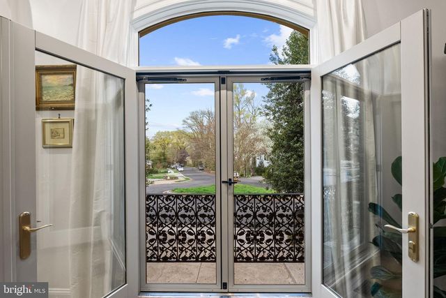 4613 CHARLESTON TER NW, Washington, DC 20007