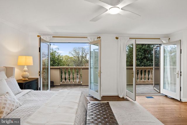 4613 CHARLESTON TER NW, Washington, DC 20007