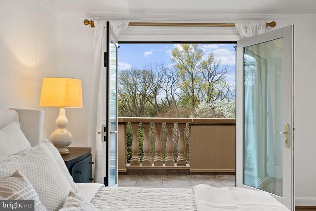 4613 CHARLESTON TER NW, Washington, DC 20007