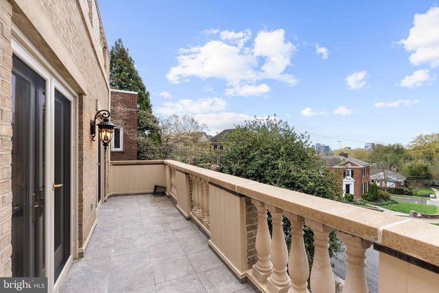 4613 CHARLESTON TER NW, Washington, DC 20007