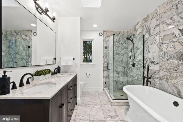 4613 CHARLESTON TER NW, Washington, DC 20007