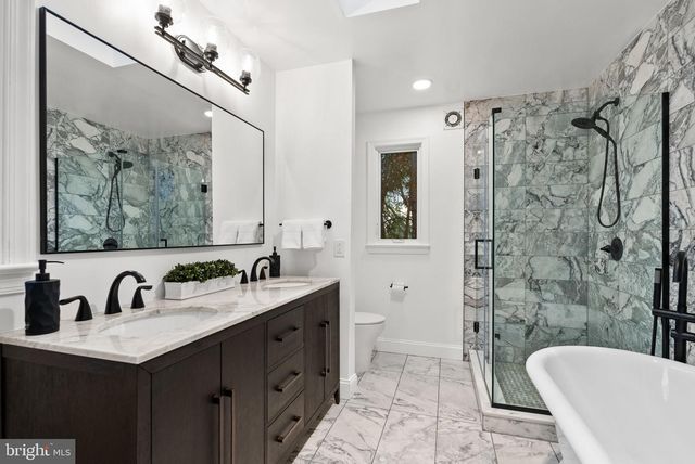 4613 CHARLESTON TER NW, Washington, DC 20007