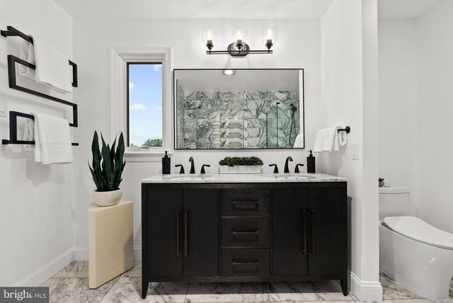 4613 CHARLESTON TER NW, Washington, DC 20007