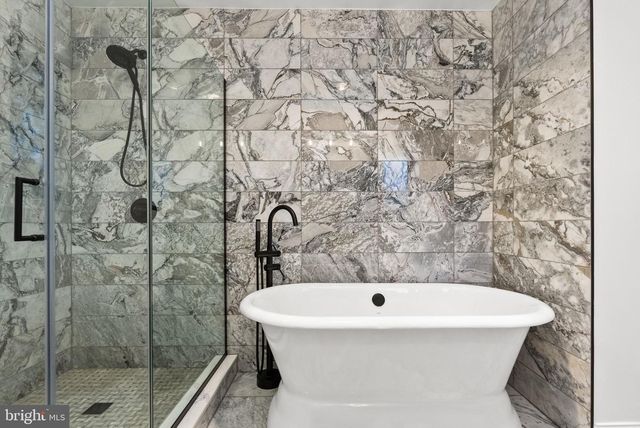 4613 CHARLESTON TER NW, Washington, DC 20007