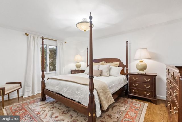 4613 CHARLESTON TER NW, Washington, DC 20007