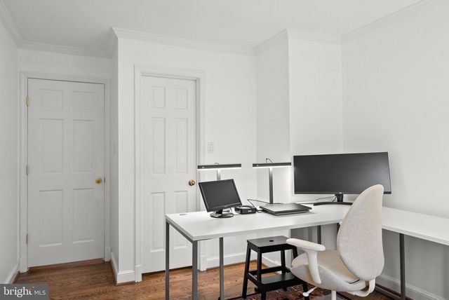 4613 CHARLESTON TER NW, Washington, DC 20007