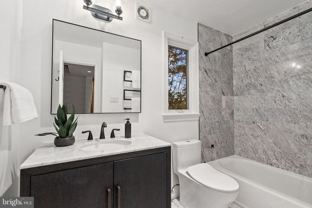 4613 CHARLESTON TER NW, Washington, DC 20007