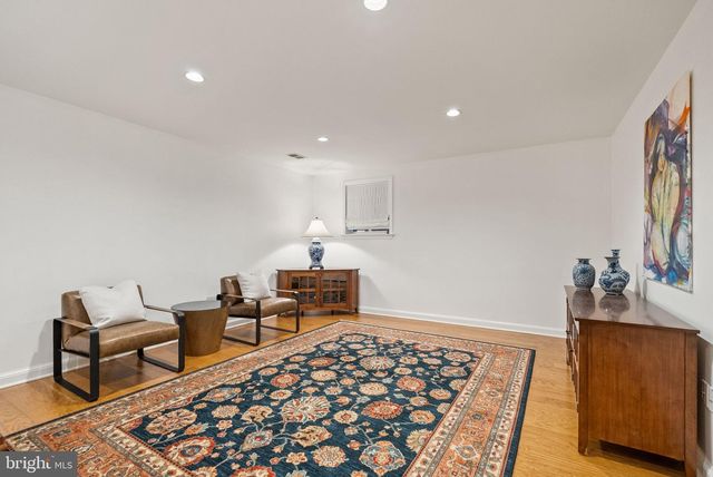 4613 CHARLESTON TER NW, Washington, DC 20007