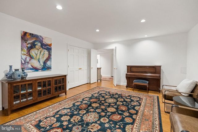 4613 CHARLESTON TER NW, Washington, DC 20007