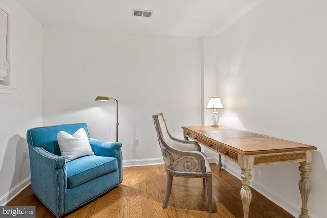 4613 CHARLESTON TER NW, Washington, DC 20007