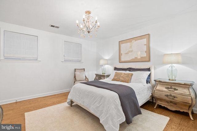 4613 CHARLESTON TER NW, Washington, DC 20007