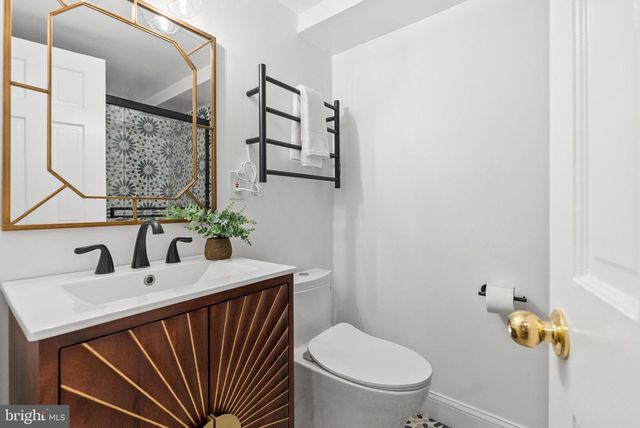 4613 CHARLESTON TER NW, Washington, DC 20007