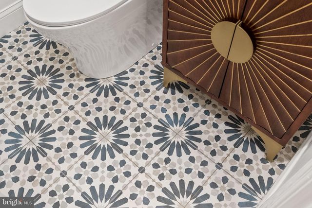 4613 CHARLESTON TER NW, Washington, DC 20007