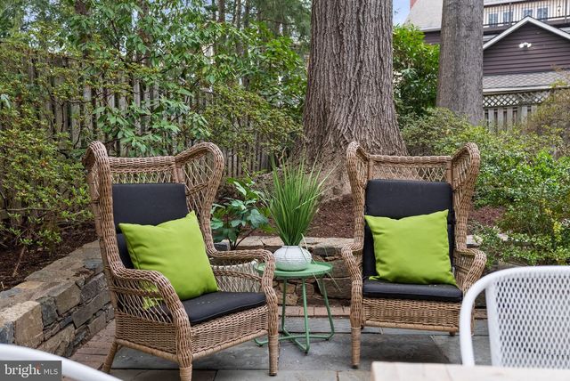 4613 CHARLESTON TER NW, Washington, DC 20007