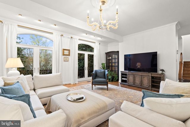 4613 CHARLESTON TER NW, Washington, DC 20007