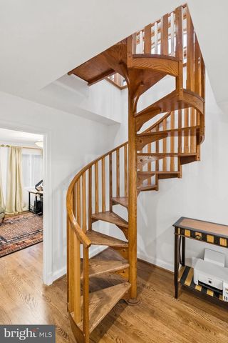 4613 CHARLESTON TER NW, Washington, DC 20007