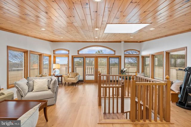 4613 CHARLESTON TER NW, Washington, DC 20007