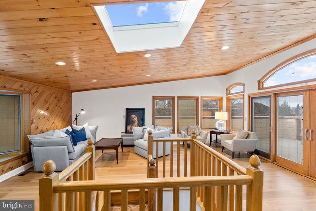 4613 CHARLESTON TER NW, Washington, DC 20007