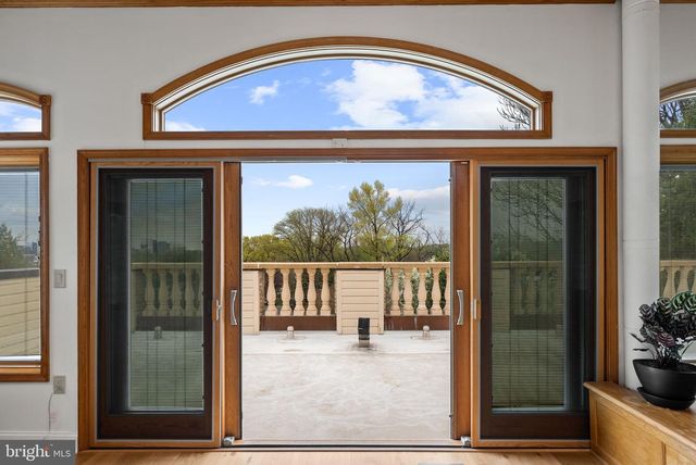 4613 CHARLESTON TER NW, Washington, DC 20007