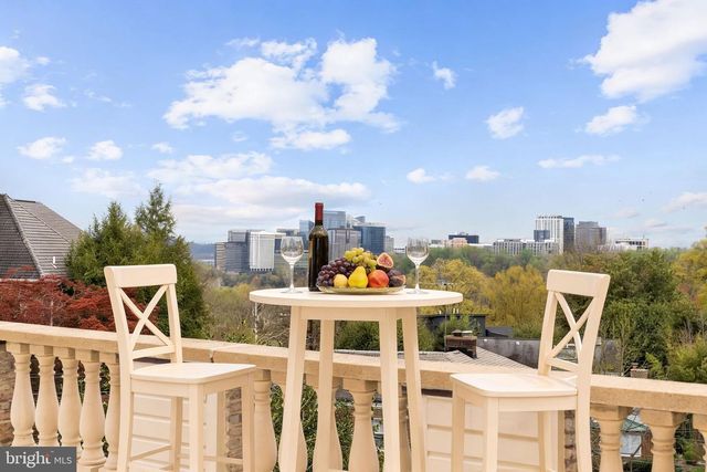 4613 CHARLESTON TER NW, Washington, DC 20007