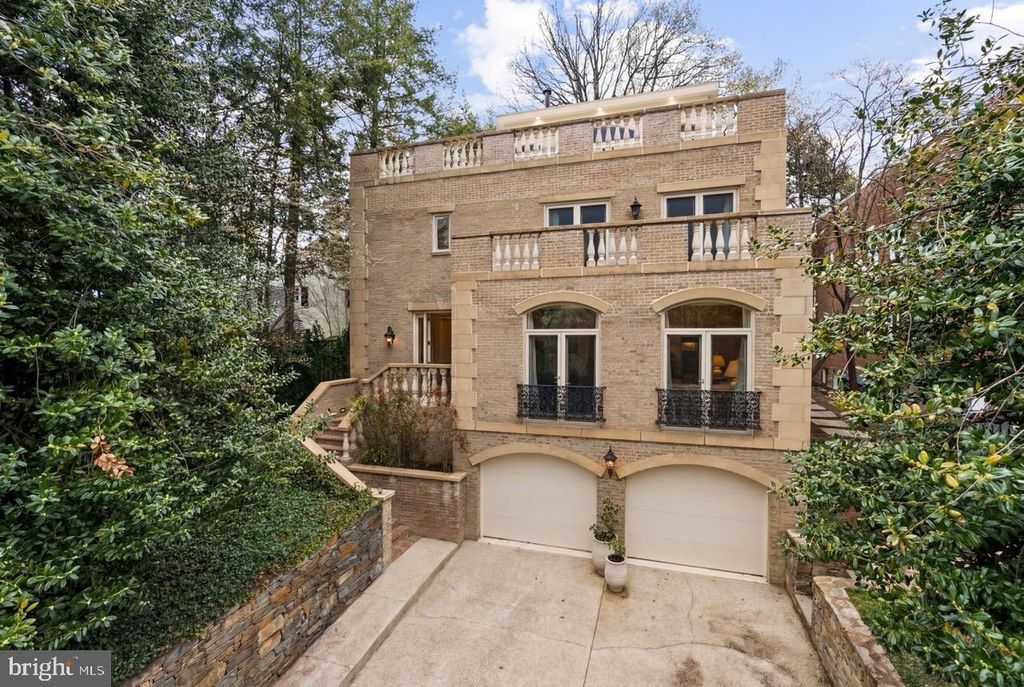 4613 CHARLESTON TER NW, Washington, DC 20007