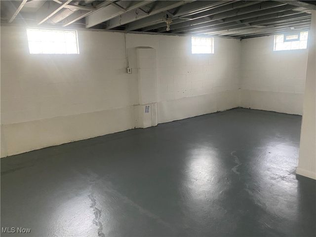 146 Greeley ln, Youngstown, OH 44405