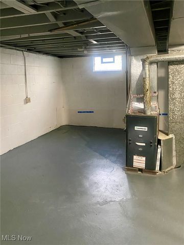 146 Greeley ln, Youngstown, OH 44405