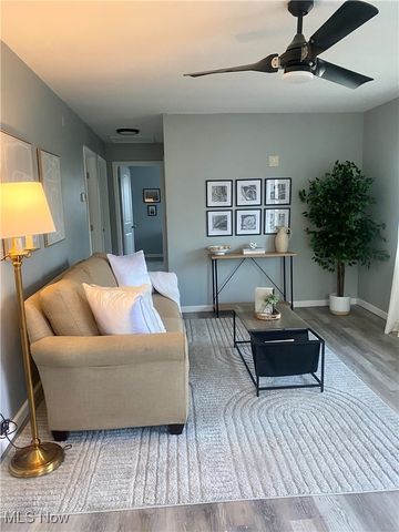 146 Greeley ln, Youngstown, OH 44405